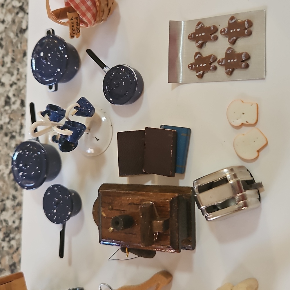 Vintage Miniature Dollhouse/Shadow Box Accessories Set - Picture 9 of 12